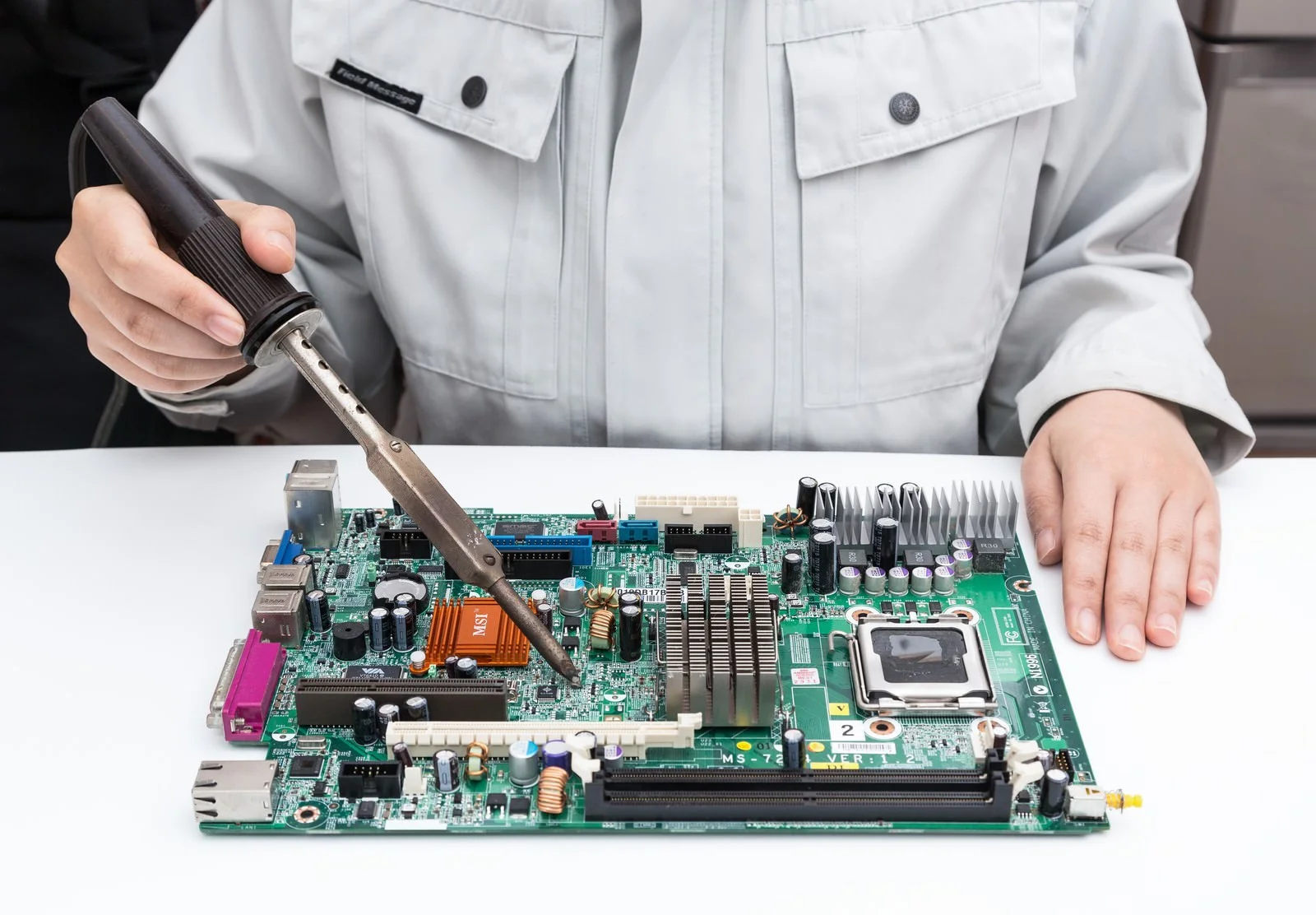 画像:ユニバーサルプログラマMODEL 1700